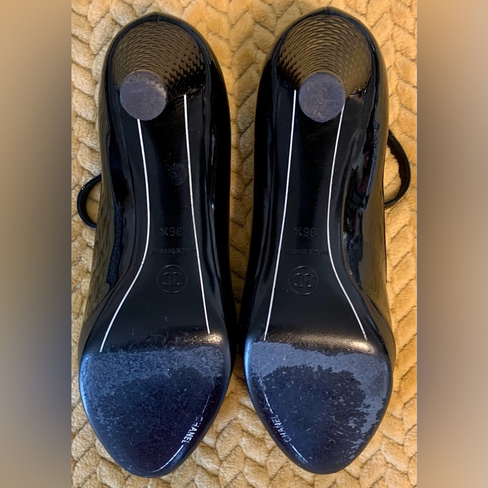 CHANEL Black Patent Mary Jane Pump with Scalloped Heel - Picture 9 of 16